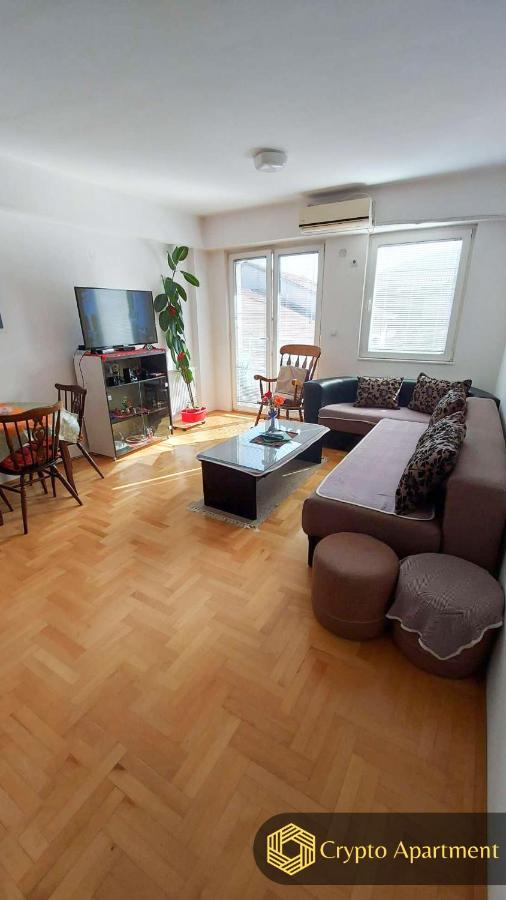 Crypto Apartment Skopje Bagian luar foto