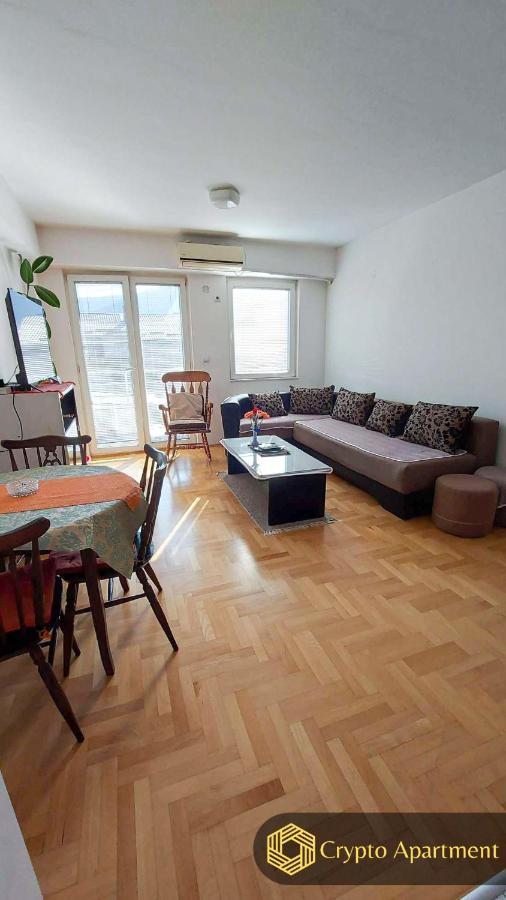 Crypto Apartment Skopje Bagian luar foto